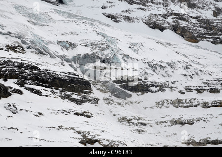 Détail des rochers et des glaciers au-dessous du Mönch et Jungfrau. Banque D'Images