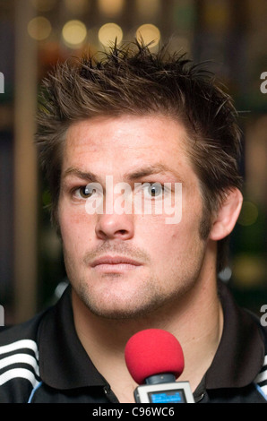 Le capitaine des All Blacks Richie McCaw au Hilton Hotel de Cardiff au cours de la session multimédia tous les Noirs. Banque D'Images
