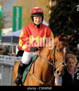 RACHEL GREEN JOCKEY L'hippodrome de Cheltenham CHELTENHAM ANGLETERRE 12 Novembre 2011 Banque D'Images