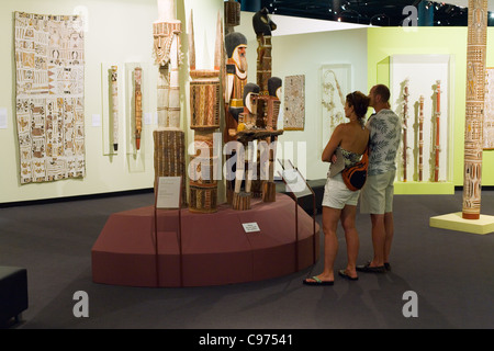 Collection d'art autochtone au musée et galerie d'art du Territoire du Nord. Darwin, Territoire du Nord, Australie Banque D'Images