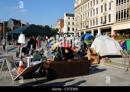 Les protestataires anticapitaliste campé sur la place du vieux marché de Nottingham. Banque D'Images