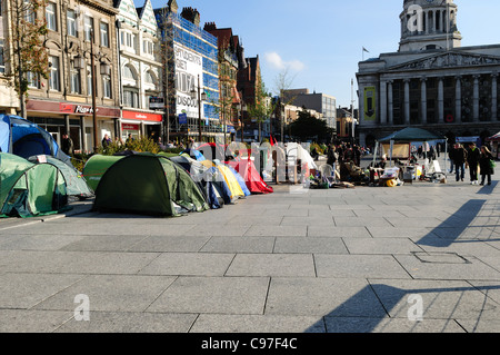 Les protestataires anticapitaliste campé sur la place du vieux marché de Nottingham. Banque D'Images