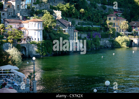 Hôtel Cannero populaire Familial,hotel,destination populaire,Villas,Ville,Ferry Terminus,Cannero Riviera,lacs italiens, Italie Banque D'Images