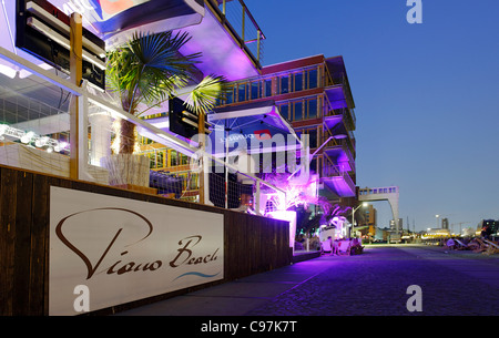 PIANO PLAGE Beach club, lifestyle, club, l'architecture moderne, Neumuehlen district, ville hanséatique de Hambourg, Allemagne, Europe Banque D'Images