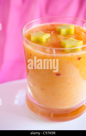 Fruits mélangés avec le verre décoré de l'étoile Banque D'Images