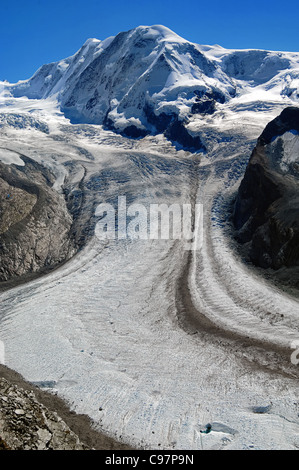 Les glaciers au-dessus du village alpin de Zermatt dans le canton du Valais, Suisse Banque D'Images