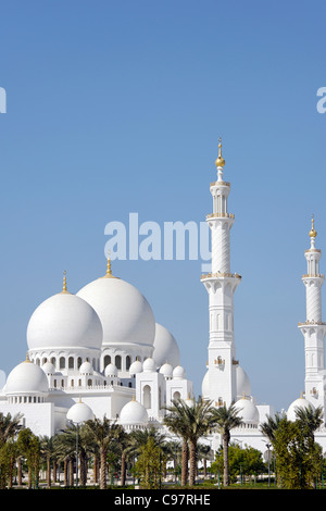 Vue extérieure, Grande Mosquée de Sheikh Zayed, la troisième plus grande mosquée du monde, Al Maqtaa, Abu Dhabi Banque D'Images