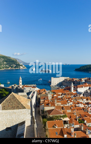 Vue sur la vieille ville de Dubrovnik à partir de la muraille, Dubrovnik, Croatie, Europe Banque D'Images