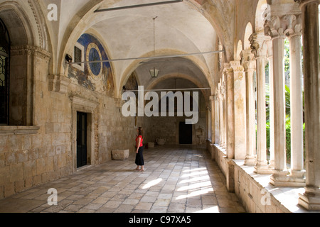 Dubrovnik : Monastère Franciscain, cloîtres Banque D'Images