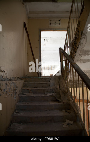 Escalier dans le Palais de la Culture Energetik Place Lénine Pripyat zone d'exclusion de Tchernobyl l'Ukraine Banque D'Images