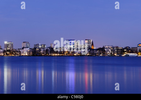 Panorama, hiver, lac Alster extérieur Winterhude, district, ville hanséatique de Hambourg, Allemagne, Europe Banque D'Images