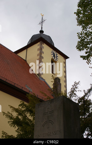Salvatorkirche église dans le village viticole de Ungstein près de Bad Dürkheim dans la région de vin Pfalz, Rheinland-Pfalz, Allemagne Banque D'Images