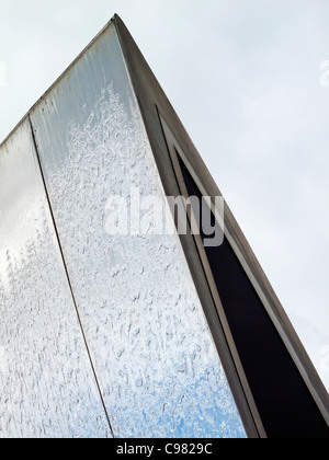 Détail de l'eau en cascade de la place de la gerbe Sheffield South Yorkshire Angleterre Royaume-uni conçu pour donner une bonne impression aux visiteurs Banque D'Images