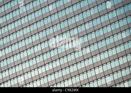 Un gros plan du profil de windows City Tower, Manchester Piccadilly. Banque D'Images