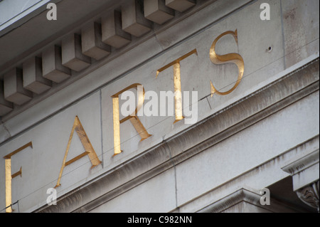 Close up sur le mot 'Arts' sur l'avant du bâtiment, Samuel Alexander Street Burlington, Université de Manchester (usage éditorial uniquement) Banque D'Images