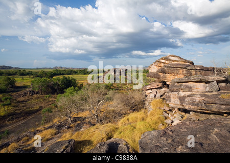 Vue depuis le belvédère Nadab, à l'autochtone sacré site d'Ubirr. Le Kakadu National Park, Territoire du Nord, Australie Banque D'Images