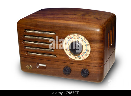 Retro en bois VEF radio avec amplificateur à tube sous vide. Silhouette isolé sur fond blanc avec un chemin de détourage. Banque D'Images