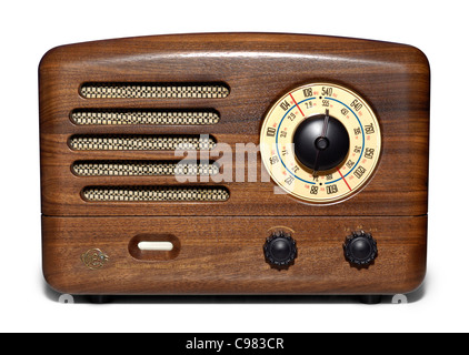 Retro en bois VEF radio avec amplificateur à tube sous vide. Silhouette isolé sur fond blanc Banque D'Images