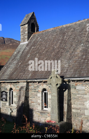 WW1 Memorial et l'église Holy Trinity, Grange Village, Lake District, Cumbria, Royaume-Uni Banque D'Images