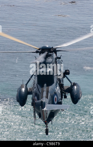 Hélicoptère de sauvetage en mer de l'air et la vie de lézard Lizard Point bateau Cornwall England UK Banque D'Images