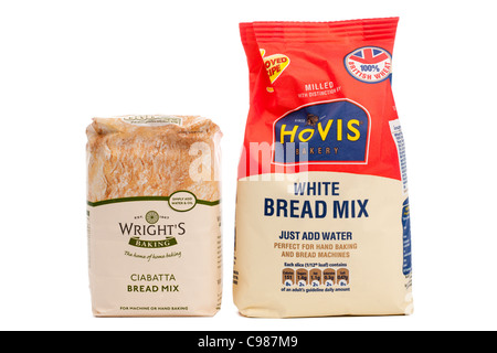 Sachet de mélange à pain ciabatta Wrights et un sac de mélange à pain blanc Hovis accueil pour la cuisson à la main Banque D'Images