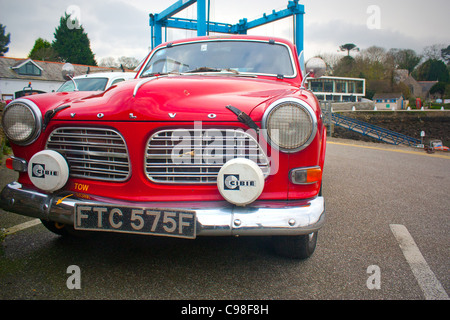 Volvo garée à Mylor Vintage Port, Cornwall. Banque D'Images