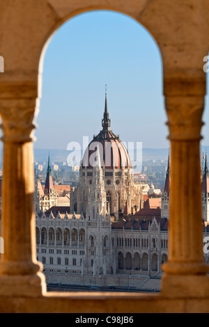 Bâtiment du Parlement hongrois, Budapest vue du Bastion des Pêcheurs Banque D'Images