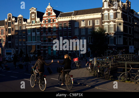 Bicyclettes et Amsterdam City Banque D'Images