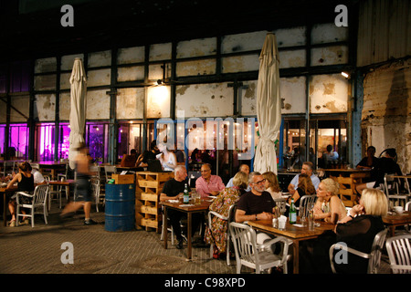 Restaurant le port de conteneurs dans la vieille ville de Jaffa, Tel Aviv, Israël. Banque D'Images