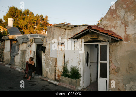 Scène de rue au quartier branché de Neve Tzedek, Tel Aviv, Israël. Banque D'Images