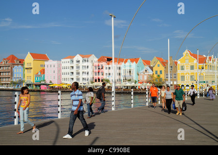 Willemstad Curaçao,pays-Bas Petites Antilles Leeward,Iles ABC,Punda,St. Eau de la baie de Saint Sint Anna, Handelskade, front de mer, patrimoine mondial de l'UNESCO si Banque D'Images