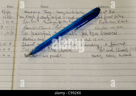 Noms dans un livre à l'église Banque D'Images