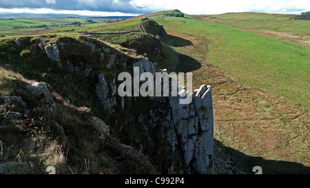 Vue à l'ouest le long mur d'Hadrien, Northumbria Angleterre KATHY DEWITT Banque D'Images