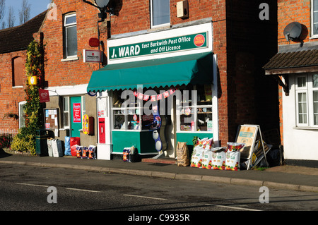 East Lincolnshire Wolds Barkwith Angleterre.bureau de poste et le magasin du village. Banque D'Images