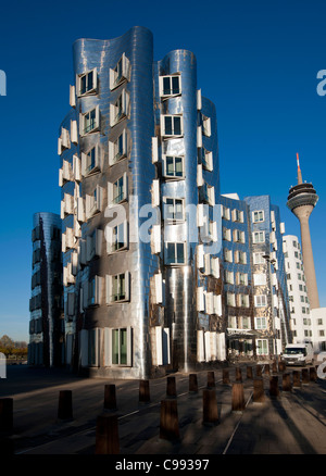 Der Neuer Zollhof immeuble de bureaux dans le développement de la propriété moderne au port des médias ou à Dusseldorf ALLEMAGNE Medienhafen Banque D'Images