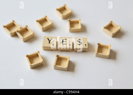 Lettre de Scrabble carrés, photographie, UK Banque D'Images