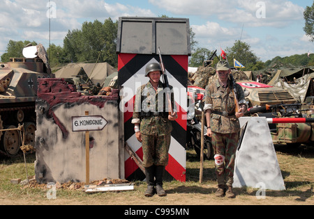 La Seconde Guerre Mondiale allemand avec check point à l'histoire de la guerre de 2011 et à la paix, Hop Farm Paddock Wood, Kent, UK. Banque D'Images