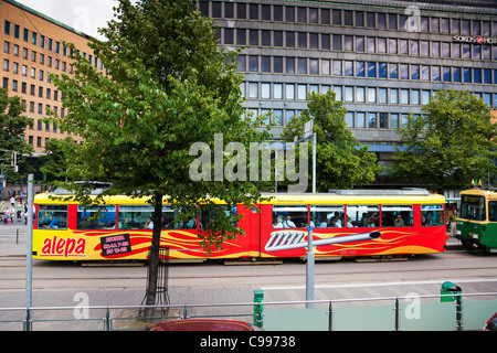 Tramway coloré Helsinki Finlande Banque D'Images