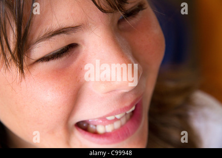 Smiling girl 10-11 gros plan portrait Banque D'Images