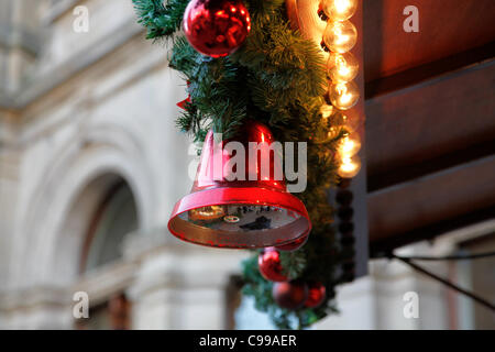 Détail de la décoration de Noël sur un stand au marché de Birmingham du marché allemand. Le premier jour de l'ouverture du 17 novembre 2011. Banque D'Images