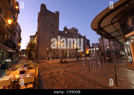 Place principale de Narbonne, dans le sud de la France Banque D'Images