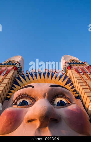 Le visage souriant de l'entrée de Luna Park sur la rive nord de Sydney. Sydney, New South Wales, Australia Banque D'Images