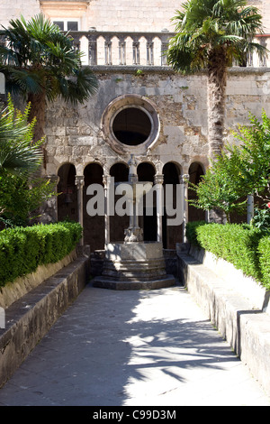 Cloître du Monastère Franciscain : Dubrovnik Banque D'Images