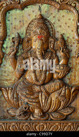 Seigneur Ganesha sculpture sur bois . L'Inde Banque D'Images