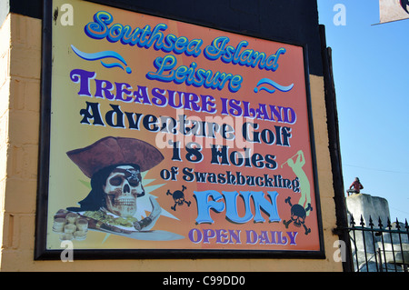 Treasure Island Adventure Golf signe, Southsea, Portsmouth, Hampshire, Angleterre, Royaume-Uni Banque D'Images