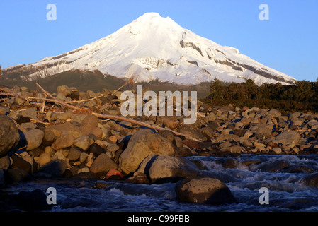 La neige sur le Mont Taranaki (Egmont), Taranaki, en Nouvelle-Zélande, de l'Australasie Banque D'Images