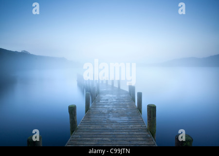 L'atterrissage sur la jetée, Coniston Water Lake District, Cumbria, Angleterre Banque D'Images