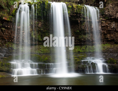 Forest River et cascade, Pays de Galles, Royaume-Uni Banque D'Images