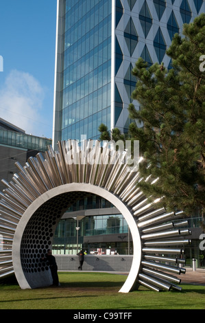 Luke Jerram's sculpture Aeolus sur l'affichage à Media City UK, Salford Quays. Banque D'Images