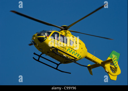 Hampshire et l'île de Wight air ambulance arrive sur terre à l'hôpital général de Southampton Banque D'Images